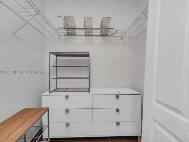 1-bedroom condo for rent in Miami Beach - 110 Washington Ave 1506 - MondialRealty
