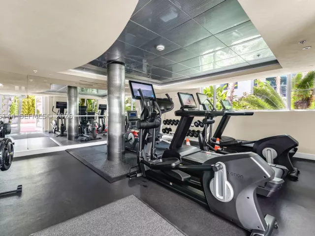 1-bedroom condo for rent in Miami Beach - 110 Washington Ave 1506 - MondialRealty