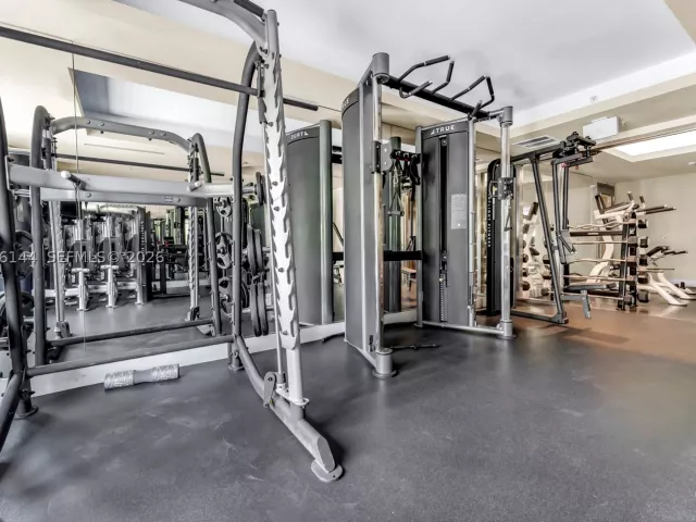 1-bedroom condo for rent in Miami Beach - 110 Washington Ave 1506 - MondialRealty