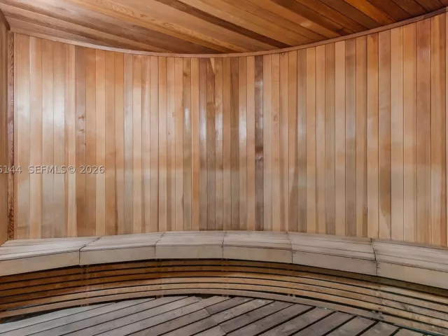 1-bedroom condo for rent in Miami Beach - 110 Washington Ave 1506 - MondialRealty