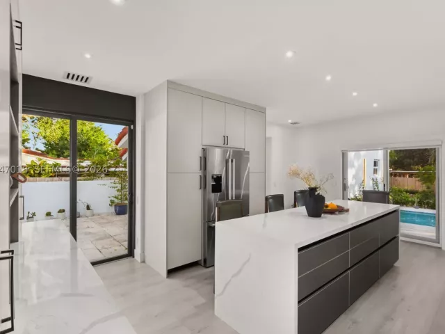 3-bedroom home for sale in Miami - 3616 SW 26th St - MondialRealty
