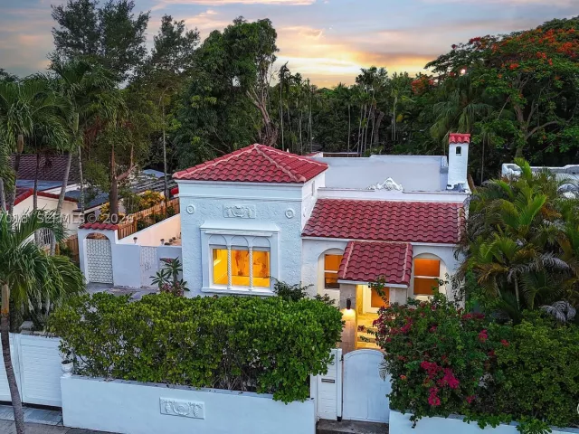 3-bedroom home for sale in Miami - 3616 SW 26th St - MondialRealty