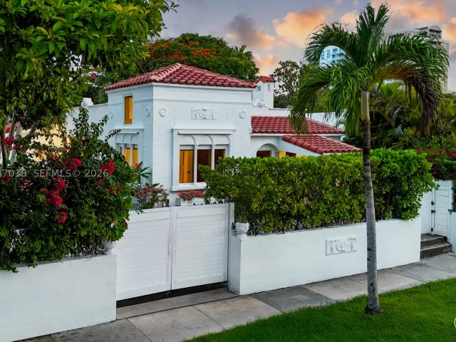 3-bedroom home for sale in Miami - 3616 SW 26th St - MondialRealty
