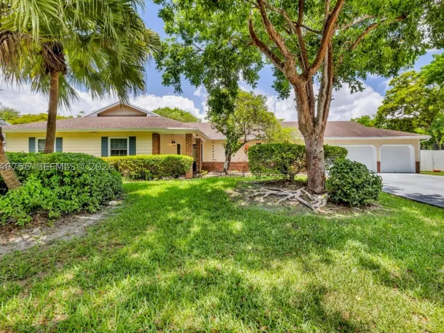 4-bedroom home for sale in Miami - 14630 SW 147th Ct - MondialRealty