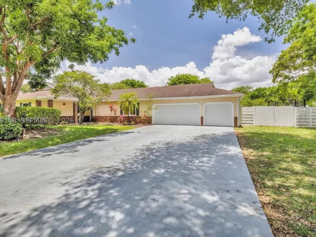 4-bedroom home for sale in Miami - 14630 SW 147th Ct - MondialRealty