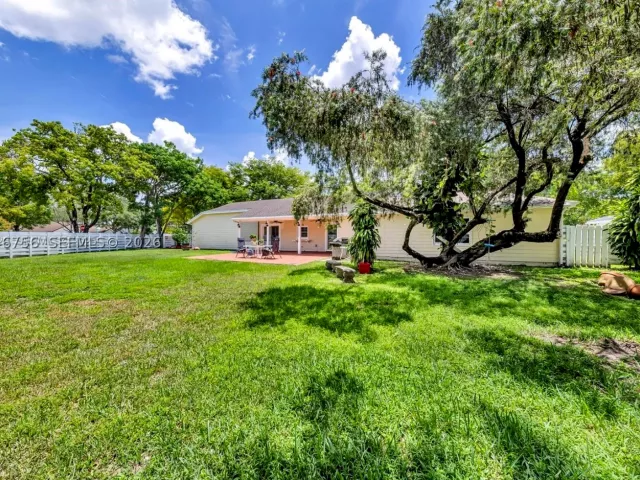 4-bedroom home for sale in Miami - 14630 SW 147th Ct - MondialRealty