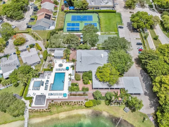 4-bedroom home for sale in Miami - 14630 SW 147th Ct - MondialRealty