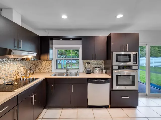 4-bedroom home for sale in Miami - 14630 SW 147th Ct - MondialRealty