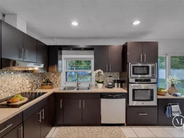 4-bedroom home for sale in Miami - 14630 SW 147th Ct - MondialRealty