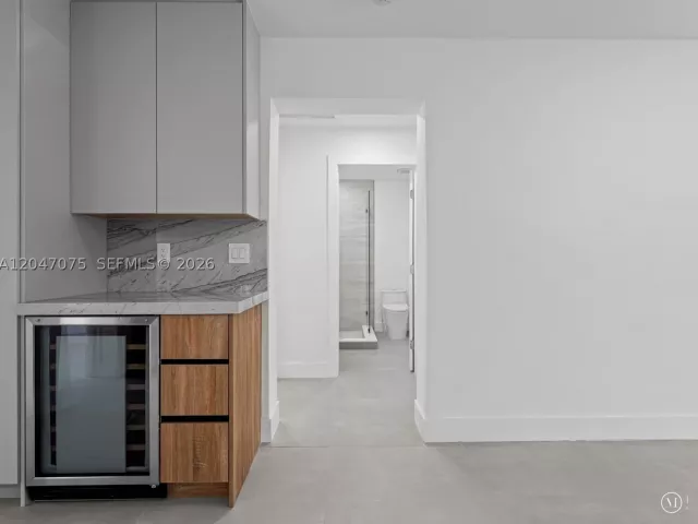 5-bedroom home for sale in Miami - 610 NE 164th Ter - MondialRealty