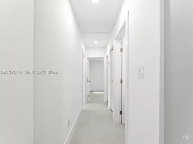 5-bedroom home for sale in Miami - 610 NE 164th Ter - MondialRealty