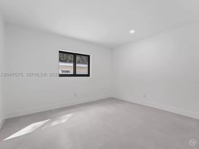 5-bedroom home for sale in Miami - 610 NE 164th Ter - MondialRealty