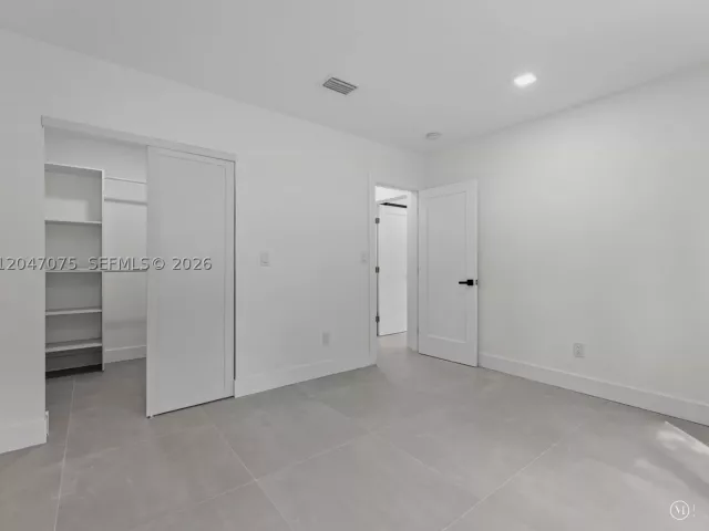 5-bedroom home for sale in Miami - 610 NE 164th Ter - MondialRealty