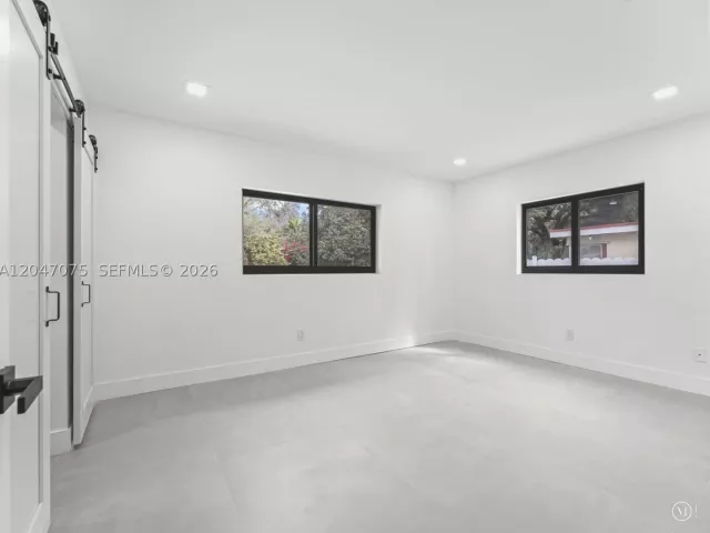 5-bedroom home for sale in Miami - 610 NE 164th Ter - MondialRealty