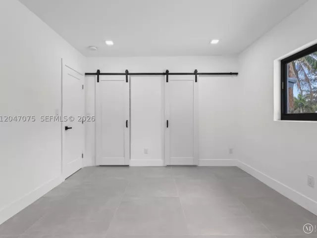 5-bedroom home for sale in Miami - 610 NE 164th Ter - MondialRealty
