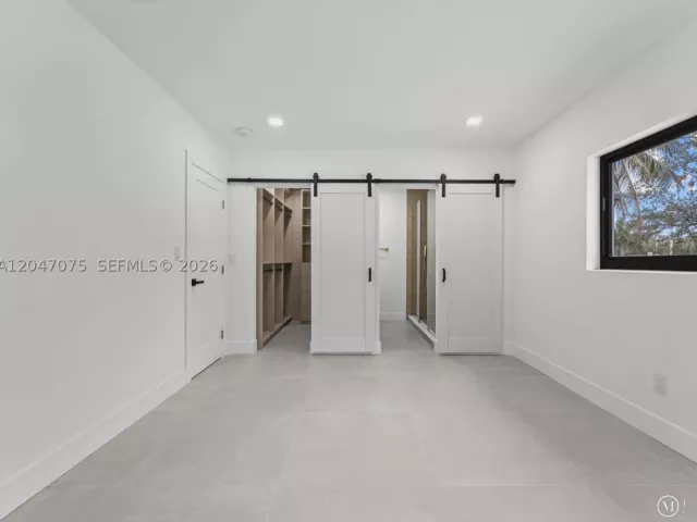 5-bedroom home for sale in Miami - 610 NE 164th Ter - MondialRealty