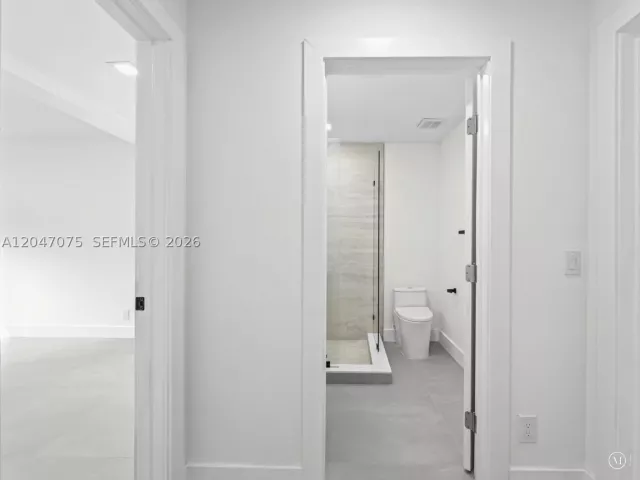 5-bedroom home for sale in Miami - 610 NE 164th Ter - MondialRealty