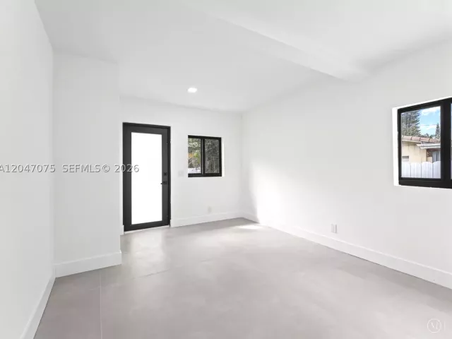 5-bedroom home for sale in Miami - 610 NE 164th Ter - MondialRealty