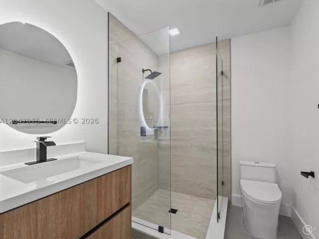 5-bedroom home for sale in Miami - 610 NE 164th Ter - MondialRealty