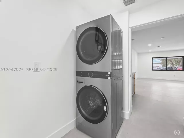 5-bedroom home for sale in Miami - 610 NE 164th Ter - MondialRealty