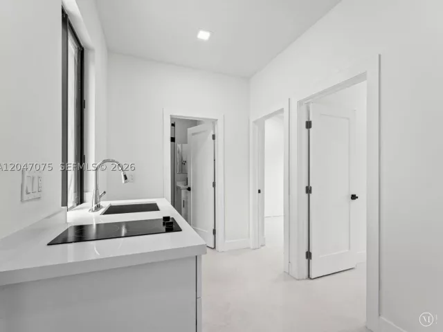 5-bedroom home for sale in Miami - 610 NE 164th Ter - MondialRealty