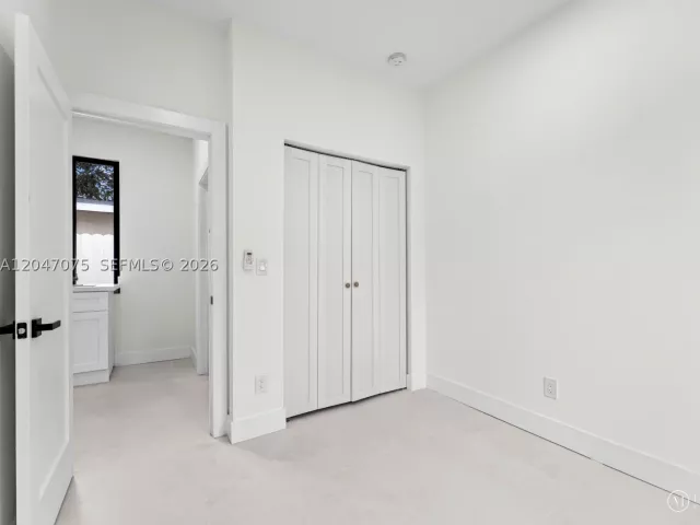 5-bedroom home for sale in Miami - 610 NE 164th Ter - MondialRealty