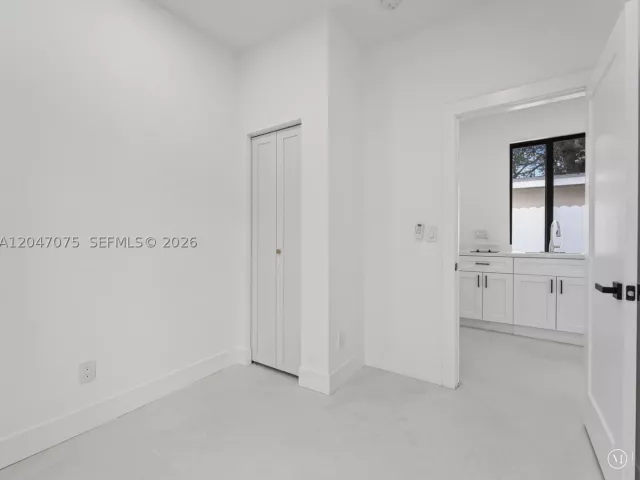 5-bedroom home for sale in Miami - 610 NE 164th Ter - MondialRealty