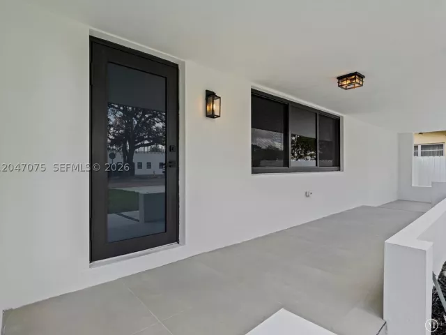 5-bedroom home for sale in Miami - 610 NE 164th Ter - MondialRealty