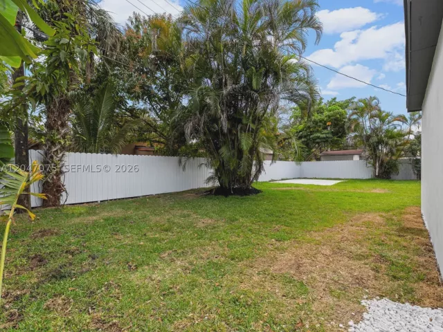 5-bedroom home for sale in Miami - 610 NE 164th Ter - MondialRealty