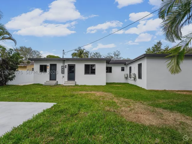 5-bedroom home for sale in Miami - 610 NE 164th Ter - MondialRealty