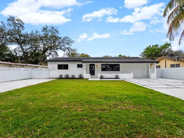5-bedroom home for sale in Miami - 610 NE 164th Ter - MondialRealty