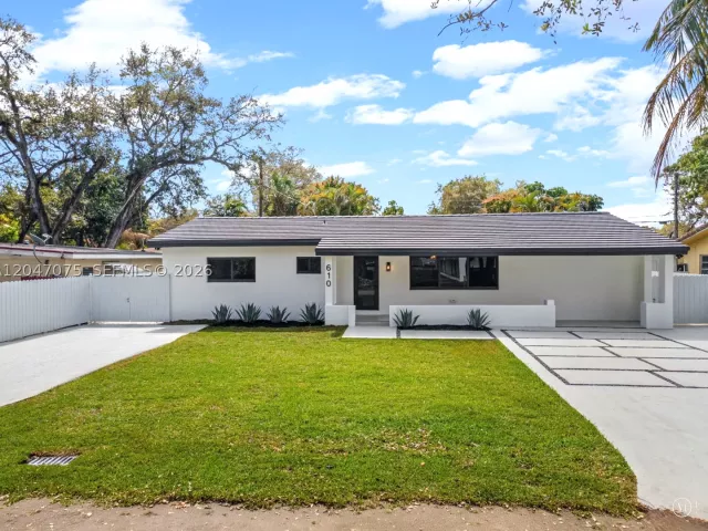 5-bedroom home for sale in Miami - 610 NE 164th Ter - MondialRealty