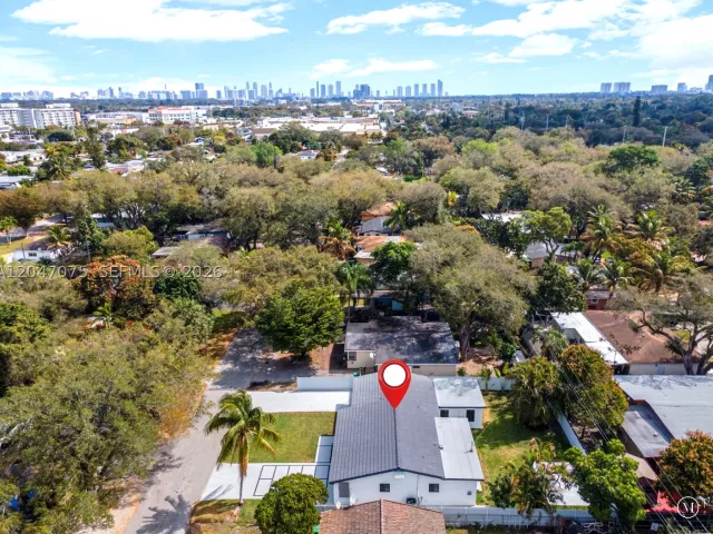 5-bedroom home for sale in Miami - 610 NE 164th Ter - MondialRealty