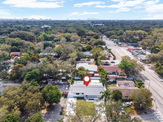 5-bedroom home for sale in Miami - 610 NE 164th Ter - MondialRealty