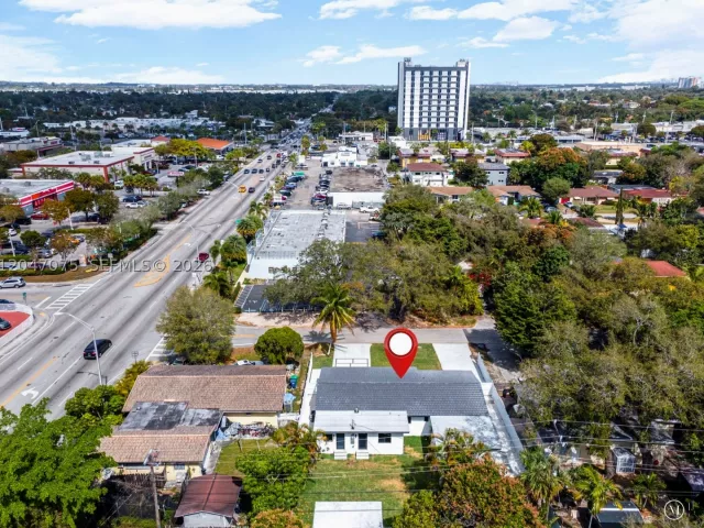 5-bedroom home for sale in Miami - 610 NE 164th Ter - MondialRealty