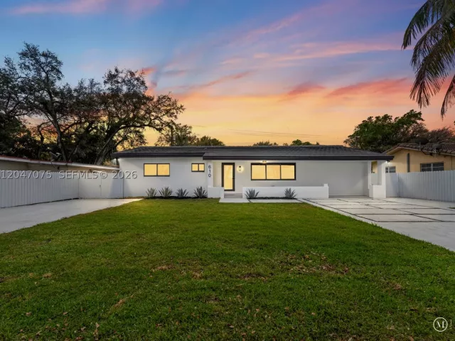 5-bedroom home for sale in Miami - 610 NE 164th Ter - MondialRealty
