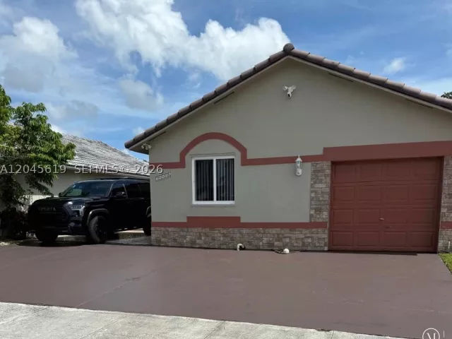 3-bedroom home for sale in Miami - 14406 SW 179th Ln - MondialRealty