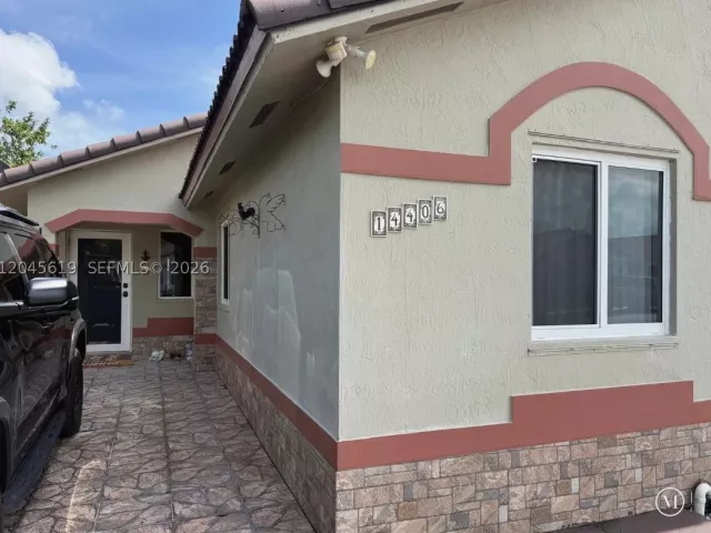 3-bedroom home for sale in Miami - 14406 SW 179th Ln - MondialRealty