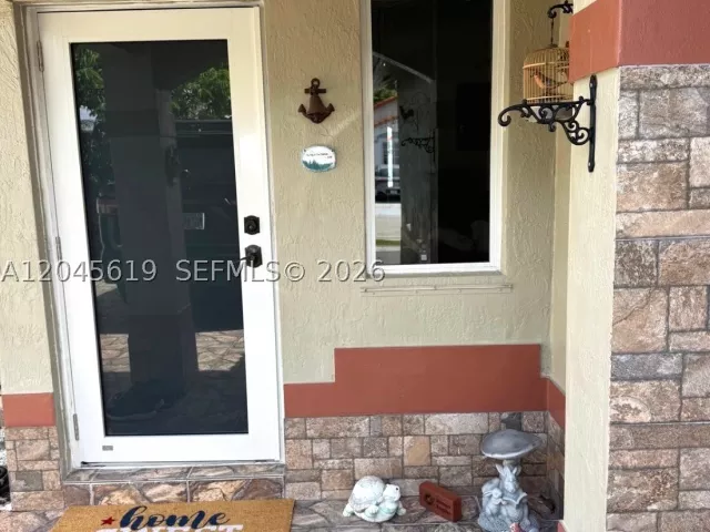 3-bedroom home for sale in Miami - 14406 SW 179th Ln - MondialRealty