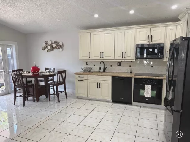 3-bedroom home for sale in Miami - 14406 SW 179th Ln - MondialRealty