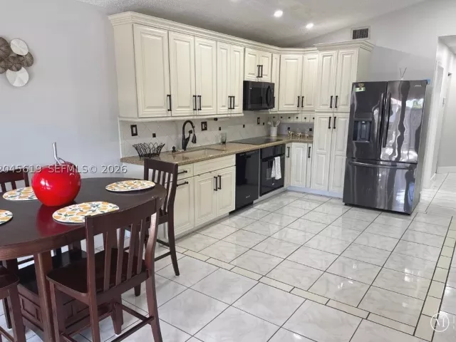 3-bedroom home for sale in Miami - 14406 SW 179th Ln - MondialRealty