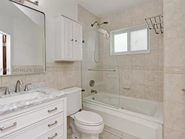 3-bedroom home for rent in Coral Gables - 221 Camilo Ave - MondialRealty
