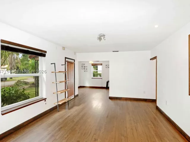3-bedroom home for rent in Coral Gables - 221 Camilo Ave - MondialRealty