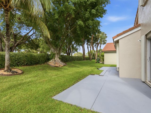 3-bedroom home for sale in Pembroke Pines - 18241 NW 8th Street - MondialRealty