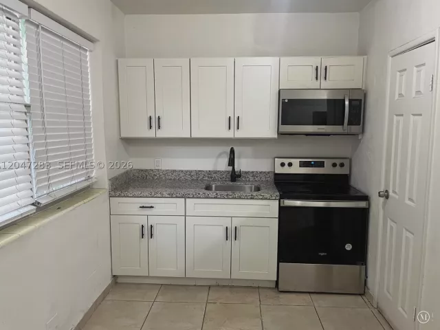 4-bedroom home for sale in Miami - 733 NW 4th Ave - MondialRealty