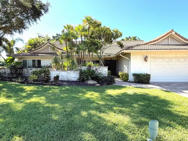 3-bedroom home for rent in Boca Raton - 10134 Boca Woods Ln 1034 - MondialRealty