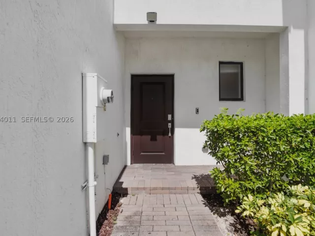 3-bedroom home for sale in Miami - 20610 NE 5th Pl - MondialRealty