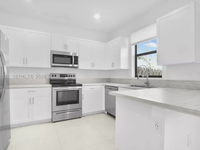 3-bedroom home for sale in Miami - 20610 NE 5th Pl - MondialRealty