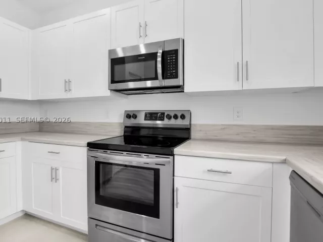 3-bedroom home for sale in Miami - 20610 NE 5th Pl - MondialRealty