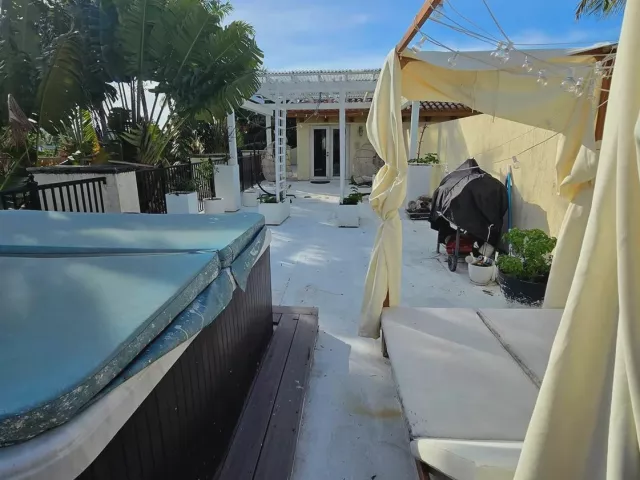 4-bedroom home for rent in Fort Lauderdale - 808 N Victoria Park Road 0 - MondialRealty